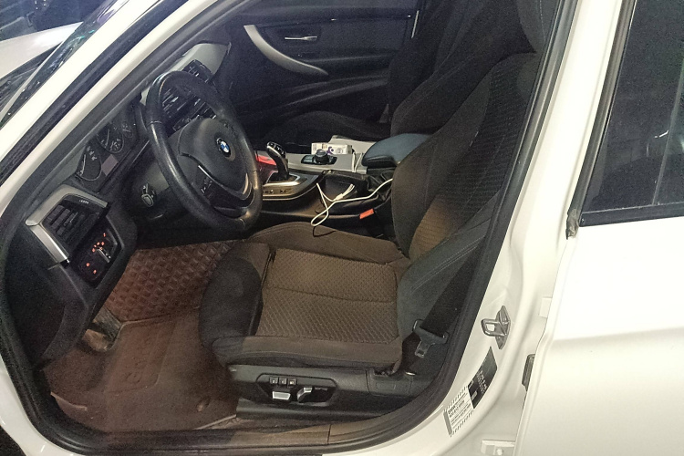 宝马3系 2017款 320i M运动型局部细节19