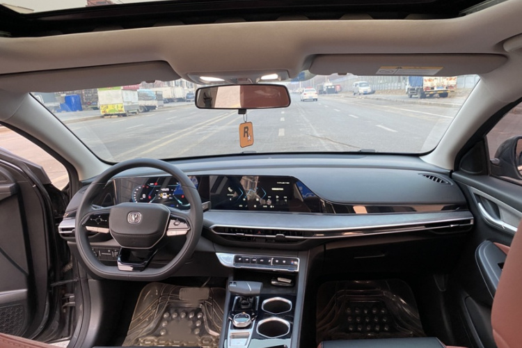 长安 逸动 2022款 PLUS 蓝鲸NE 1.4T GDI DCT尊贵版中控内饰7010