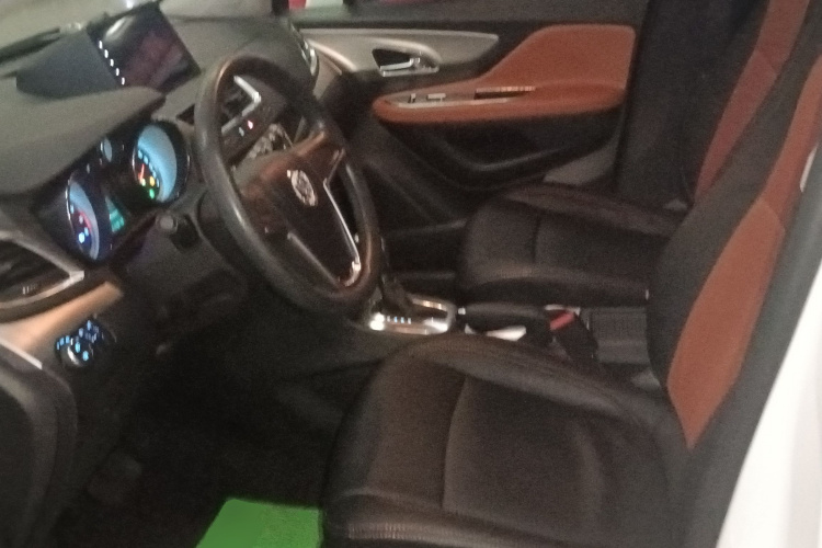 别克 昂科拉 2015款 1.4T 自动两驱都市精英型中控内饰19