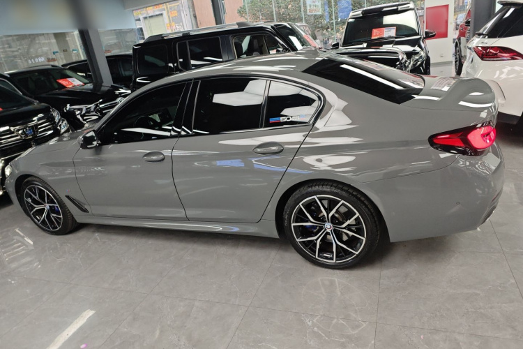 宝马5系(进口) 2022款 530i M运动套装车身外观4