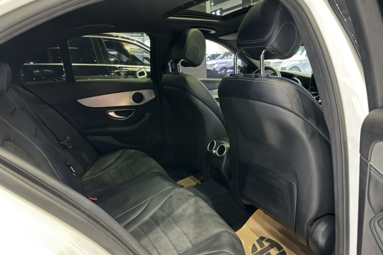 奔驰C级 2017款 C 200 运动版中控内饰7009