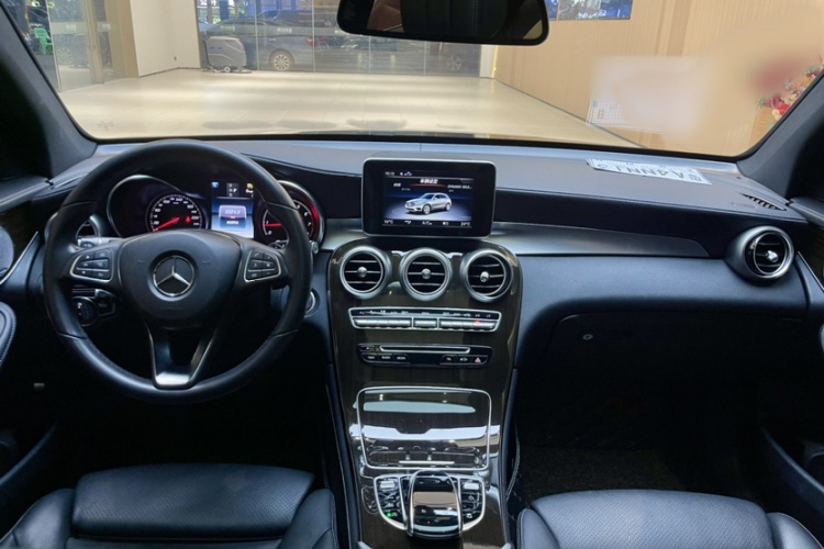 奔驰GLC 2019款 GLC 260 L 4MATIC 动感型中控内饰7001