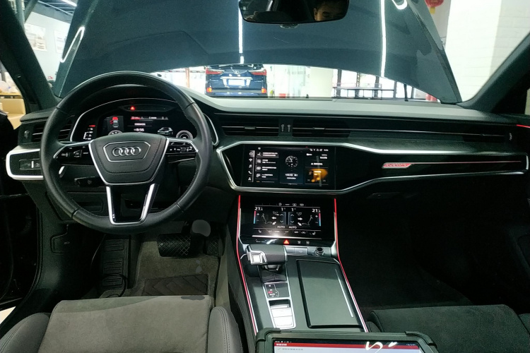 奥迪A6L 2023款 改款 55 TFSI quattro 尊享动感型中控内饰7002
