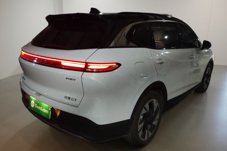 奔腾 悦意07 2025款 210km 乐享版车身外观7