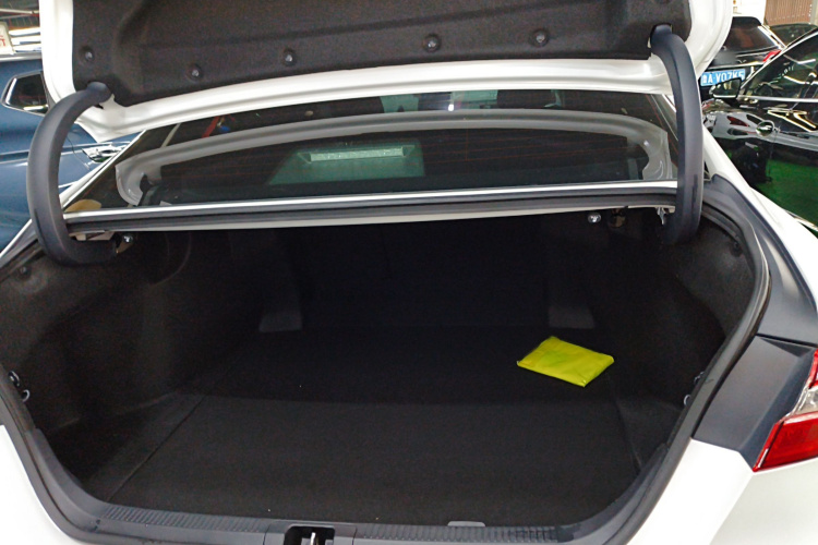 丰田 凯美瑞 2023款 2.5G 豪华版局部细节23