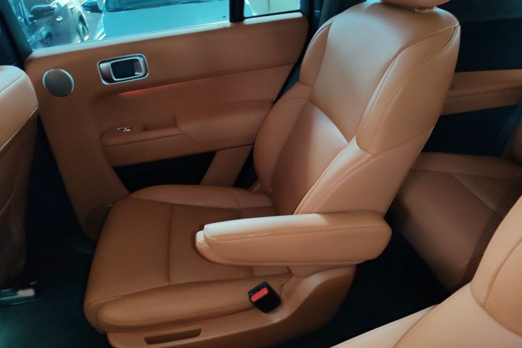 理想汽车 理想L8 2023款 Max中控内饰7004