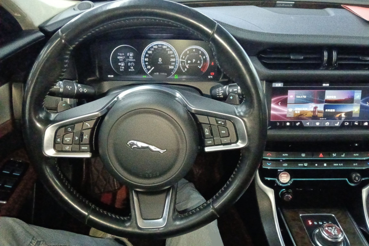 捷豹XFL 2018款 XFL 2.0T 250PS 豪华版局部细节13