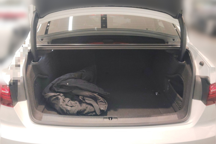 奥迪A4L 2023款 40 TFSI 时尚动感型中控内饰23