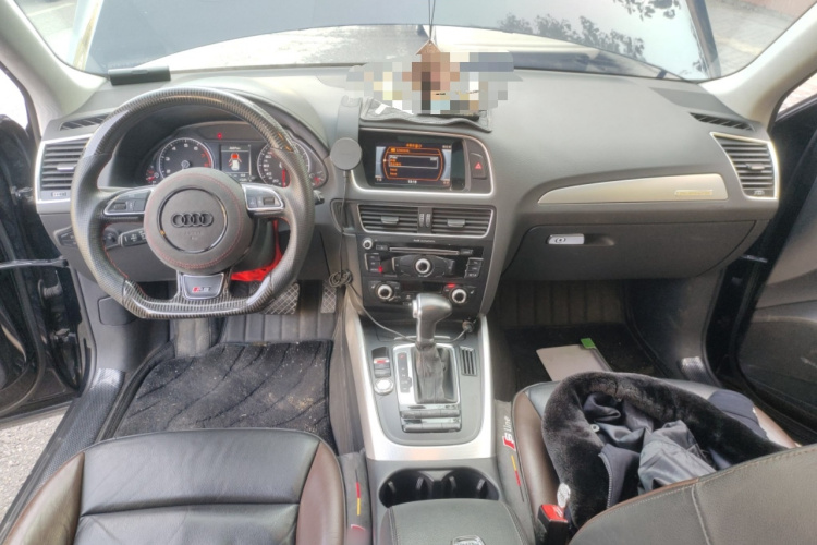 奥迪Q5 2018款 典藏版 40 TFSI 技术型中控内饰12