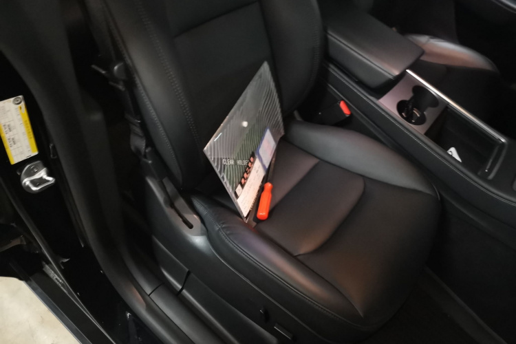 特斯拉 Model Y 2022款 长续航全轮驱动版局部细节41