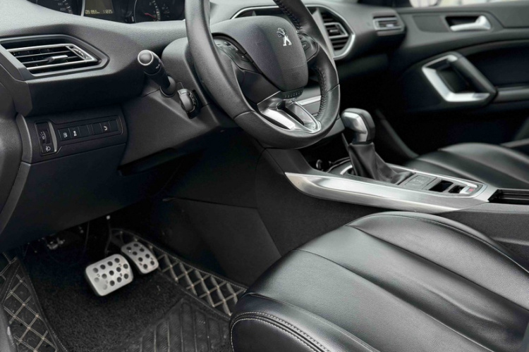 标致308S 2015款 1.6T 自动劲驰版中控内饰7002