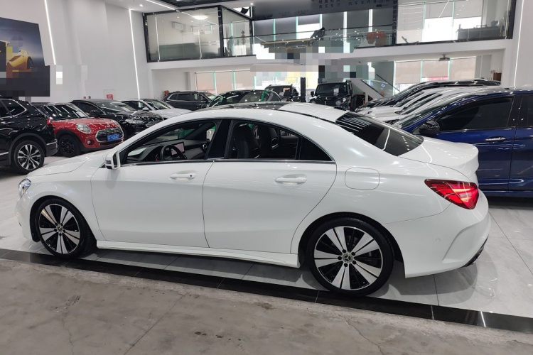 奔驰CLA 2019款 CLA 200 时尚型车身外观4