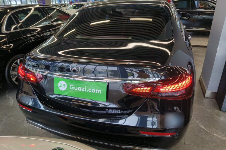 奔驰E级 2023款 改款 E 300 L 豪华型车身外观6