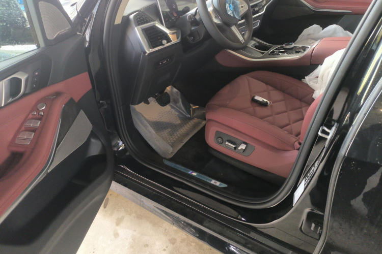 宝马X5 2025款 xDrive 30Li 尊享型M运动曜夜套装中控内饰20