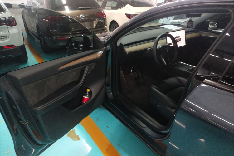 特斯拉 Model Y 2022款 改款 后轮驱动版中控内饰7003