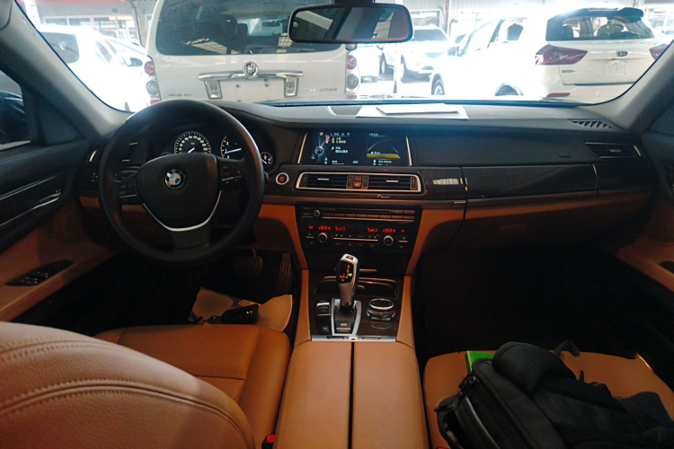 宝马7系 2014款 730Li 臻享型中控内饰12