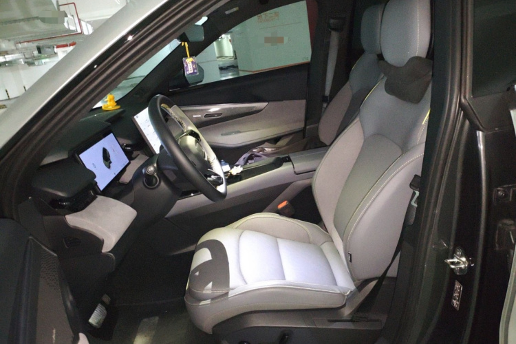 领克08 EM-P 2025款 120km 长续航Pro中控内饰19