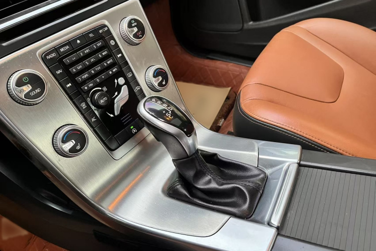 沃尔沃S60 2016款 S60L T4 智远版中控内饰7004