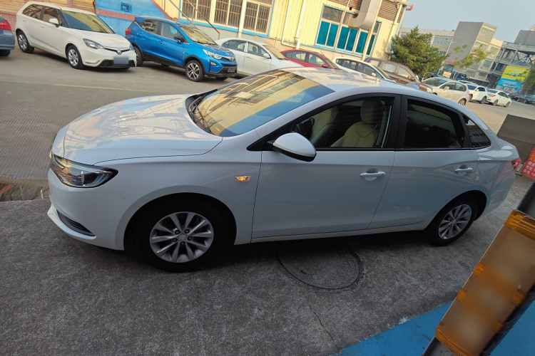 别克 英朗 2019款 15T 双离合进取型 国VI车身外观4