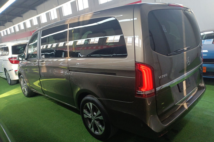 奔驰V级 2017款 V 260 领航版车身外观6003