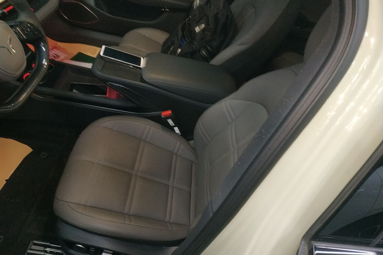 红旗EH7 2024款 690 Pro中控内饰19