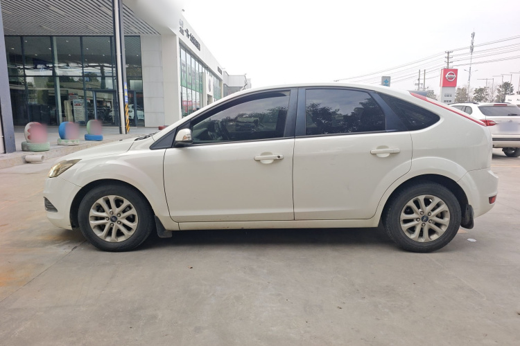 福特 福克斯 2013款 两厢经典 1.8L 自动基本型车身外观6003