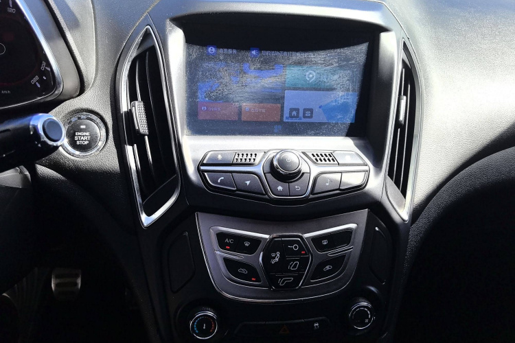 奇瑞 艾瑞泽5 2018款 1.5L 手动致敬青春版中控内饰7003