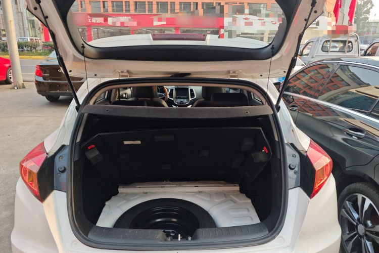 长安 逸动 2015款 1.6L 手动俊酷型 国V机舱底盘23