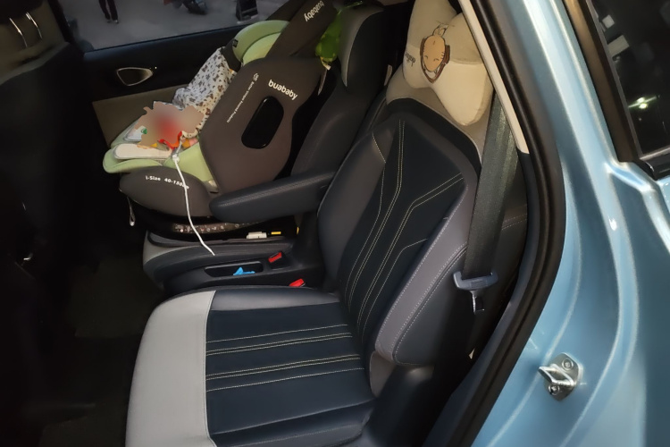 宝骏RM-5 2019款 1.5T CVT 24小时在线尊贵型 6座中控内饰21