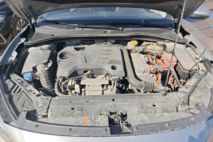 名爵6新能源 2020款 1.5T 混动领潮风尚版机舱底盘24