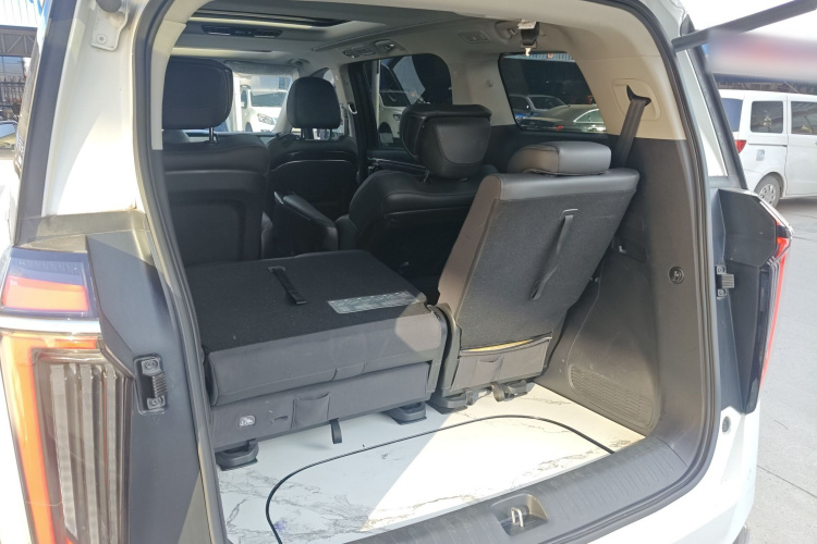 广汽传祺 传祺M8 2024款 大师系列 400T 至尊版机舱底盘23