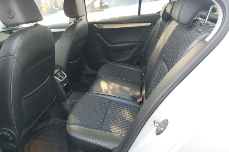 斯柯达 明锐 2019款 TSI280 DSG智行豪华版 国V中控内饰7004