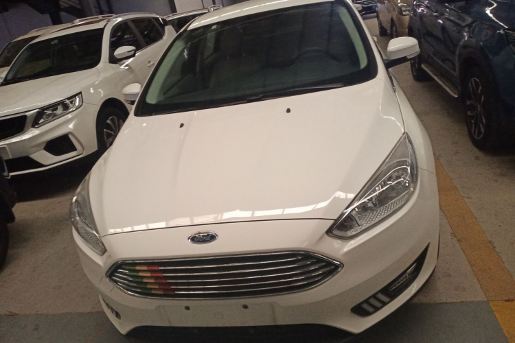 福特 福克斯 2018款 三厢经典 1.6L 自动舒适型智行版车身外观2