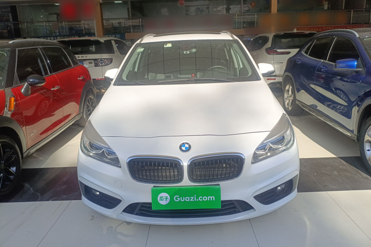 宝马2系旅行车 2016款 220i 领先型车身外观2