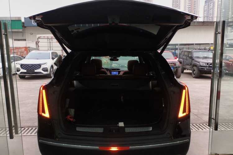 凯迪拉克XT5 2021款 2.0T 两驱豪华型机舱底盘23