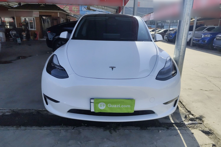 特斯拉 Model Y 2023款 长续航全轮驱动版车身外观2