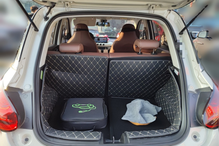 五菱汽车 五菱缤果 2023款 333km 灵犀互联+款中控内饰23