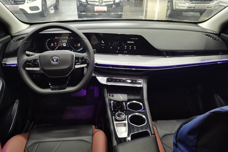 长安 逸动 2023款 畅享版 PLUS 蓝鲸NE 1.4T GDI DCT尊贵版中控内饰7002