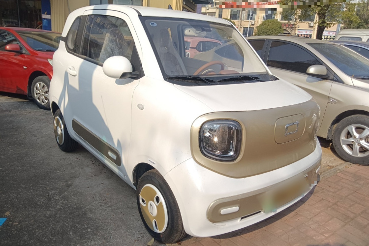 奔腾小马 2026款 222km 炫彩马车身外观3