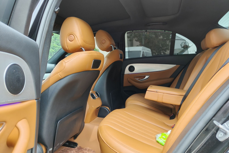 奔驰E级 2017款 E 300 运动型中控内饰7003