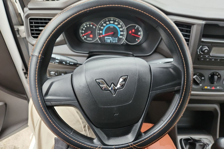 五菱汽车 五菱宏光V 2019款 1.5L劲享版国VI LAR中控内饰13