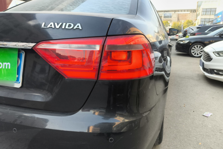 大众 朗逸 2013款 改款经典 1.6L 手动舒适版车身外观9