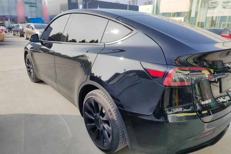 特斯拉 Model Y 2021款 标准续航后驱版车身外观4