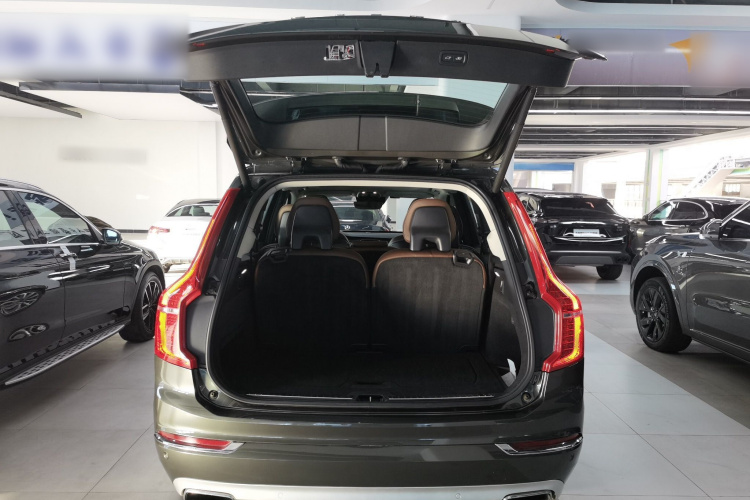 沃尔沃XC90 2019款 T5 智逸版 7座 国V机舱底盘23