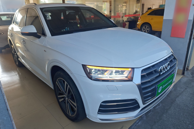 奥迪Q5L 2020款 改款 40 TFSI 荣享时尚型车身外观3