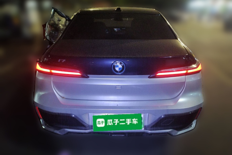 宝马i7 2023款 eDrive50L 领先M运动套装车身外观6