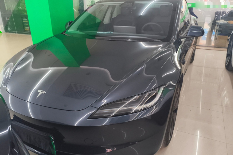 特斯拉 Model 3 2023款 后轮驱动版车身外观2