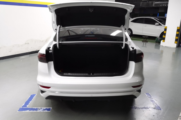 吉利汽车 帝豪 2023款 第4代冠军版 1.5L CVT旗舰型机舱底盘23