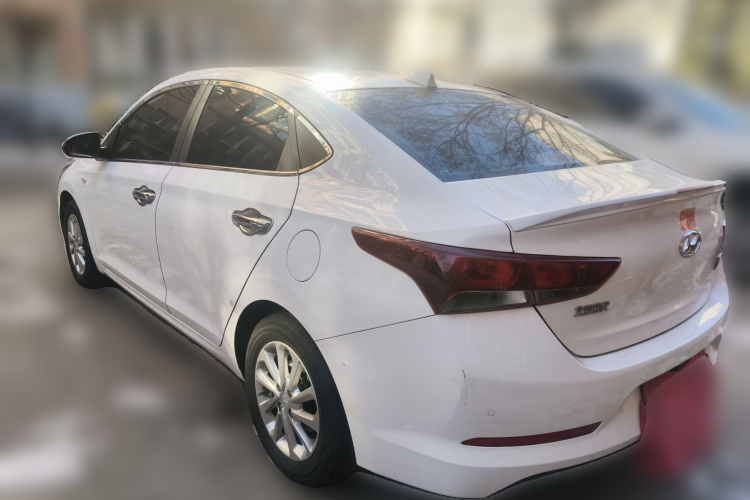 现代 悦纳 2016款 1.4L 手动炫酷版GLS车身外观5