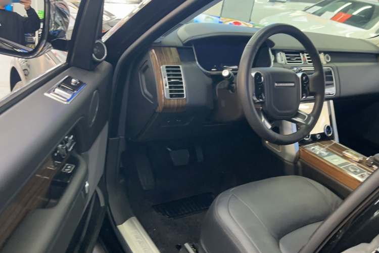 路虎 揽胜 2018款 3.0 SC V6 盛世版中控内饰7002